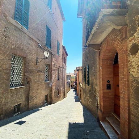 La Fonte-With Balcony Close By Piazza Del Campo Siena Dış mekan fotoğraf