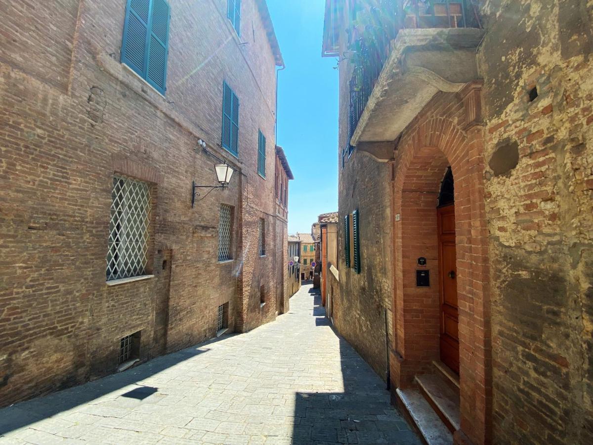 La Fonte-With Balcony Close By Piazza Del Campo Siena Dış mekan fotoğraf
