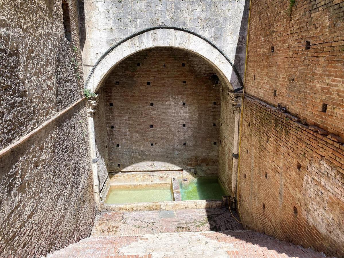 La Fonte-With Balcony Close By Piazza Del Campo Siena Dış mekan fotoğraf