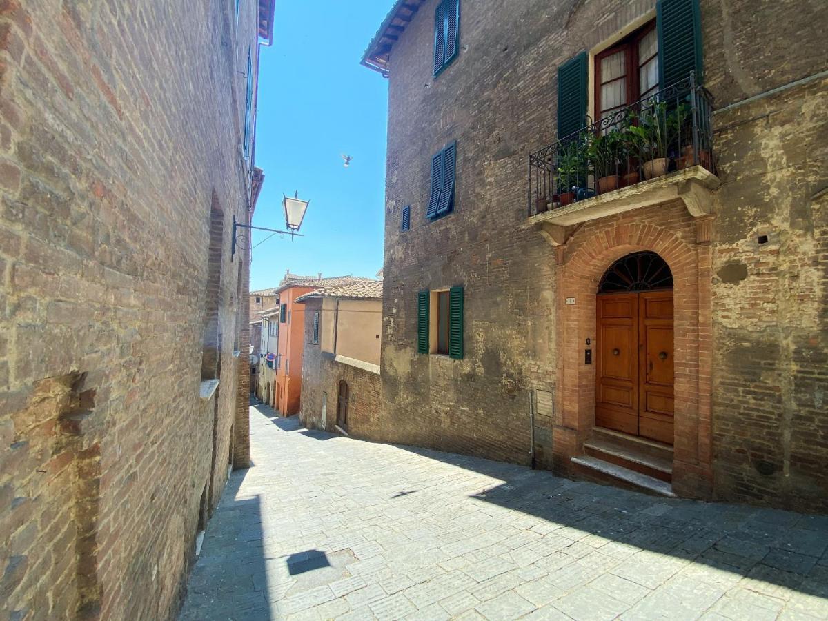 La Fonte-With Balcony Close By Piazza Del Campo Siena Dış mekan fotoğraf