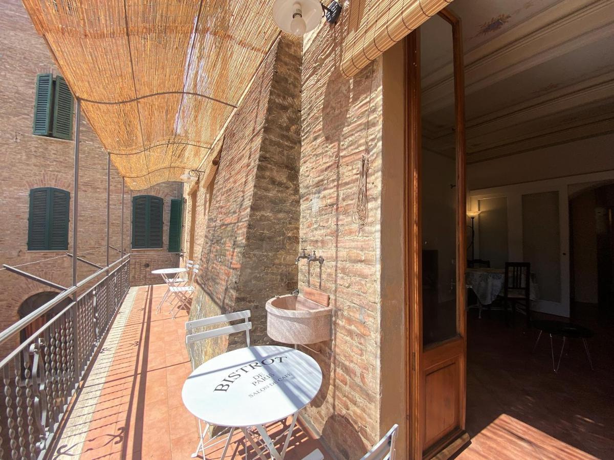 La Fonte-With Balcony Close By Piazza Del Campo Siena Dış mekan fotoğraf
