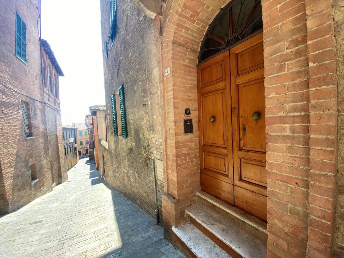 La Fonte-With Balcony Close By Piazza Del Campo Siena Dış mekan fotoğraf